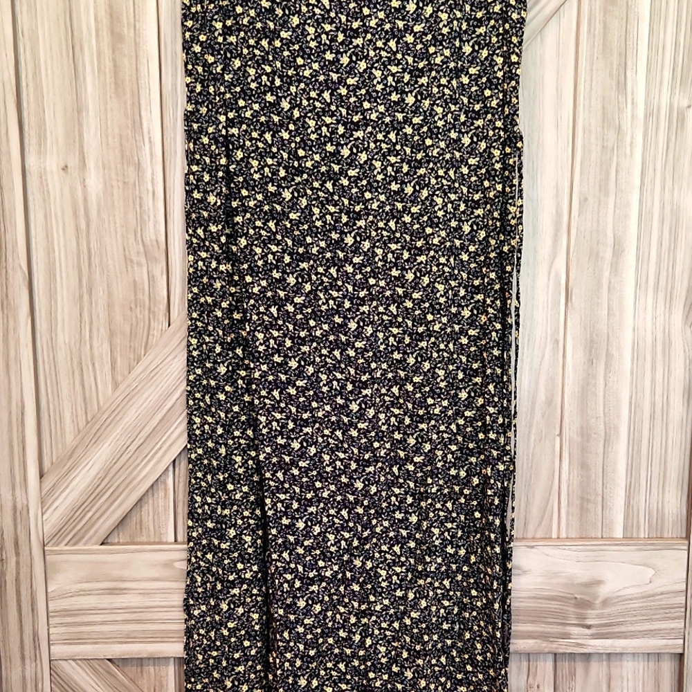Full length sleeveless dress with knit top